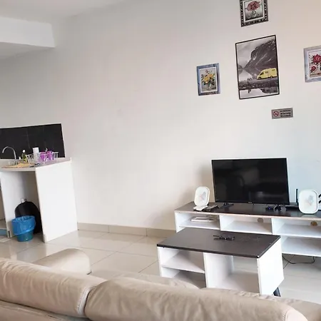 Trefoil Apartment Setia Alam Exterior photo