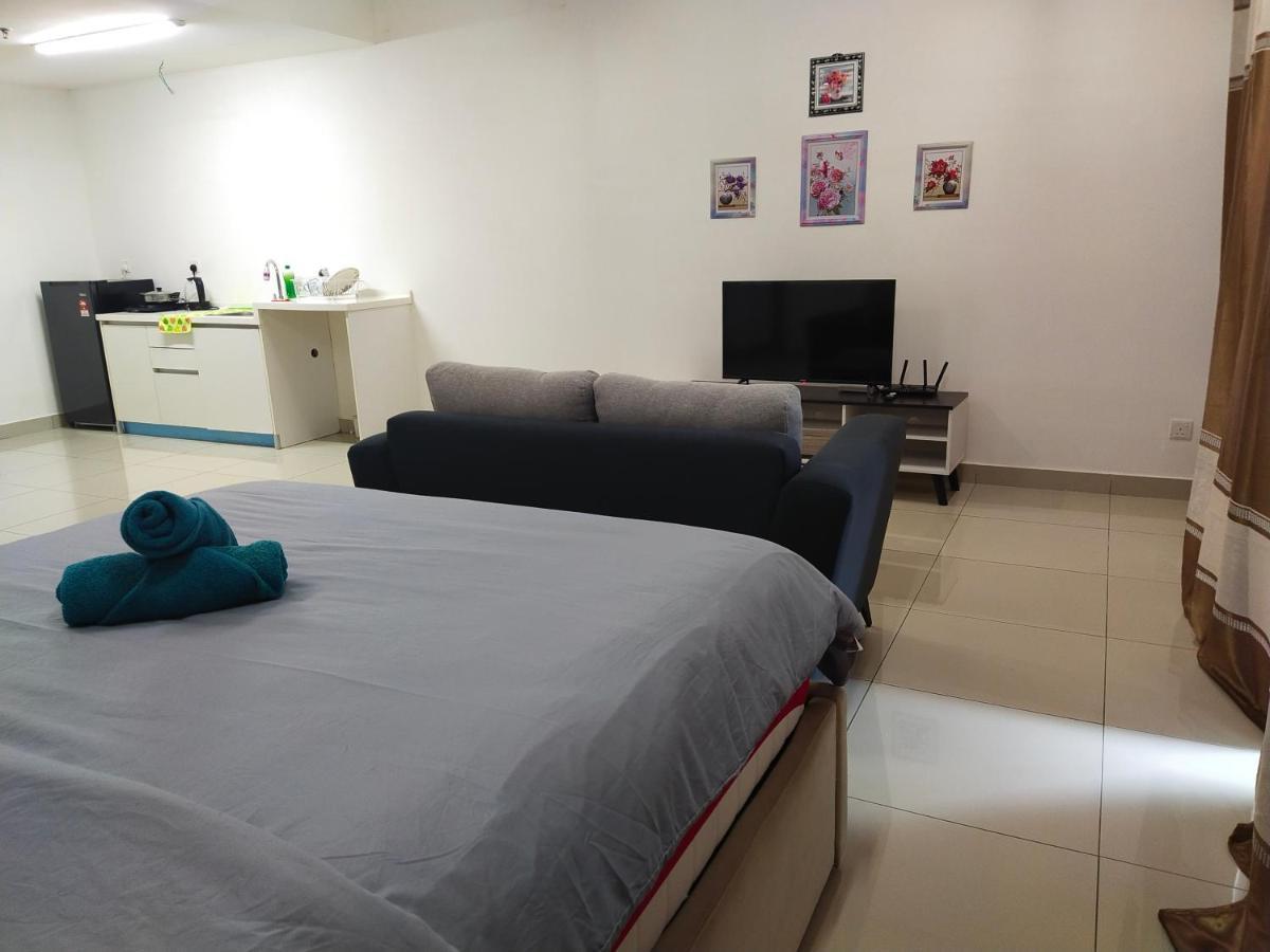 Trefoil Apartment